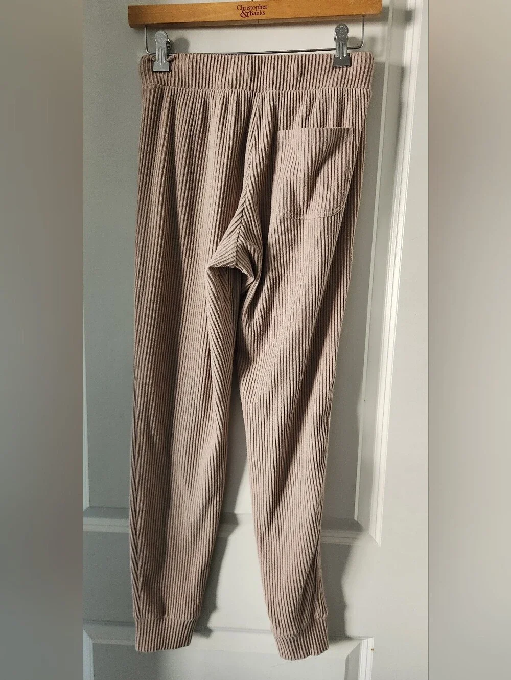 ALO Yoga Muse Ribbed Drawstring Sweat Pants in Tan